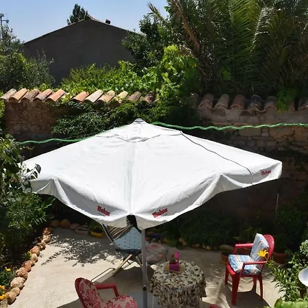 Casa Larrosa Rural En Sierra De Guara Сasa de vacaciones Sieso de Huesca